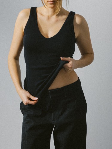 czarna bluza na ramiaczka