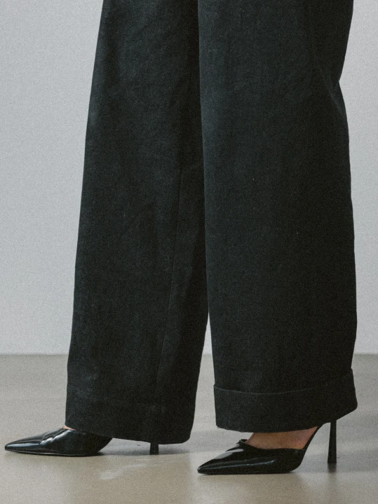 jeansowe spodnie z wysokim mankietem