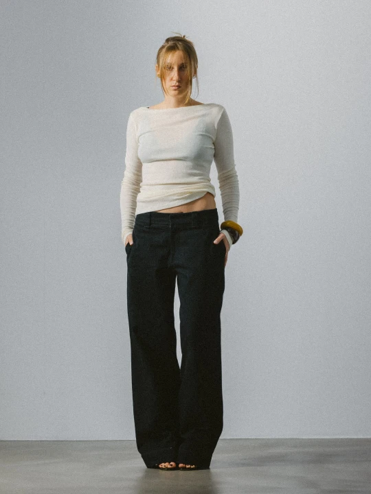 jeansowe spodnie z srednim stanem i prosta nogawka