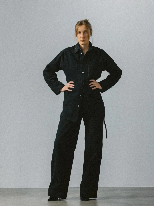 jeansowa koszula w kolorze antracytu z wiazaniem w talii