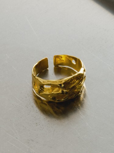 Srebrny pozłacany pierścionek handmade o szerokiej otwartej formie