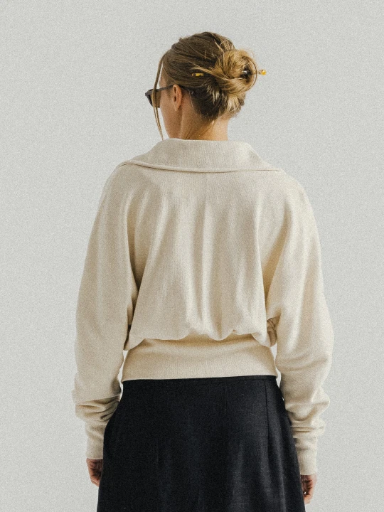 Sweter damski z 100% bawełny w kolorze jasnego beżu