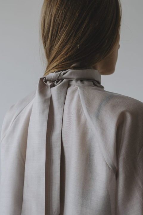 elegancka zlota koszula damska