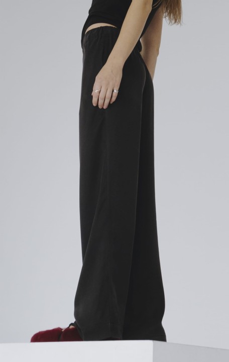 luzne lejace spodnie damskie