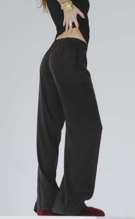 czarne spodnie damskie z prosta nogawka