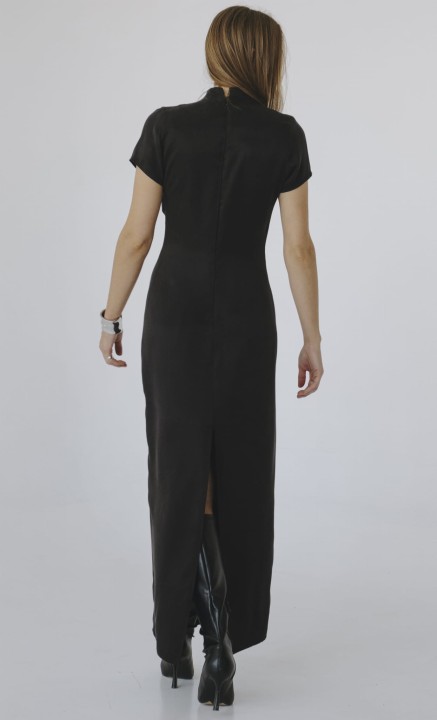 olowkowa czarna sukienka z rekawem