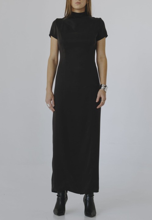 dluga prosta sukienka ze stojka