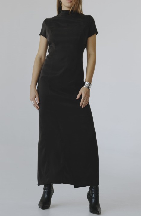 Olowkowa sukienka z rekawkiem