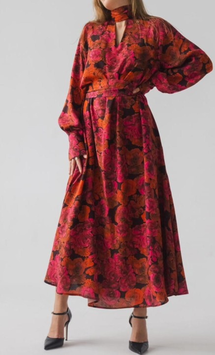 dluga sukienka w roze