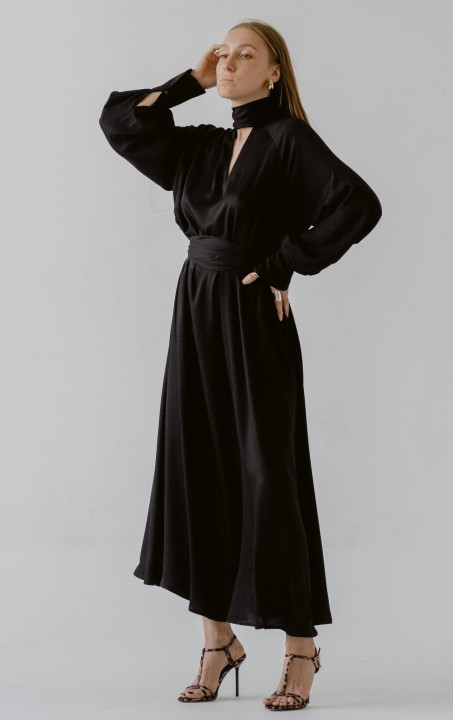 czarna sukienka maxi z wiskozy z paskiem