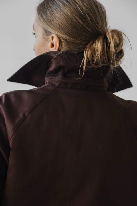 krotka kurtka z kolnierzem