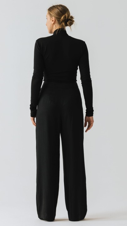 dzianinowa czarna bluzka z golfem