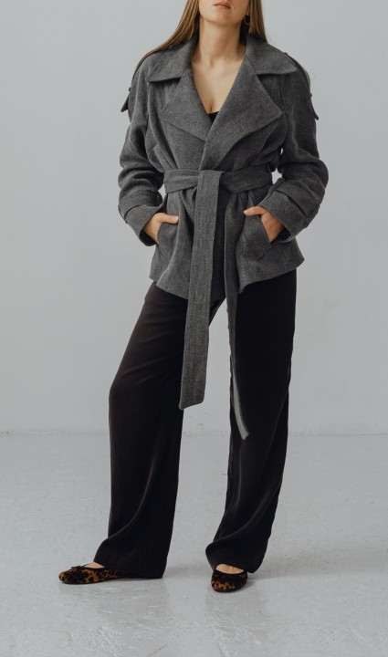 krotki lniany trencz