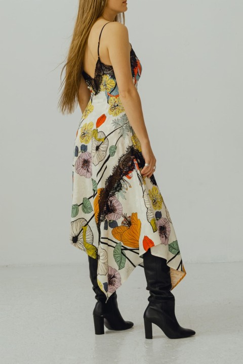 bielizniana sukienka z koronka w kwiaty