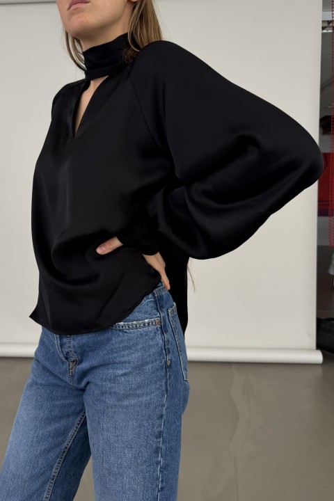 czarna koszula z wiskozy z szarfa pod szyja