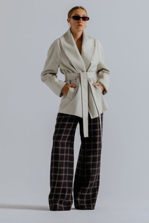 welniany krotki plaszcz damski ecru