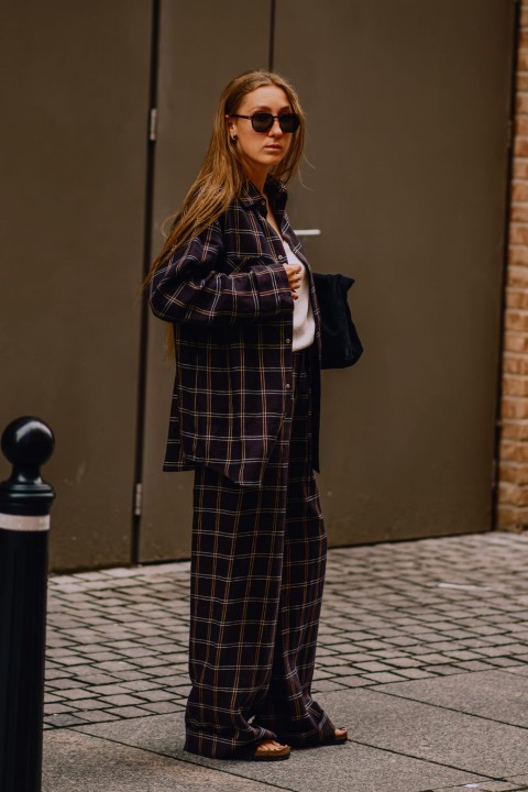 zestaw spodnie i koszula w kratke