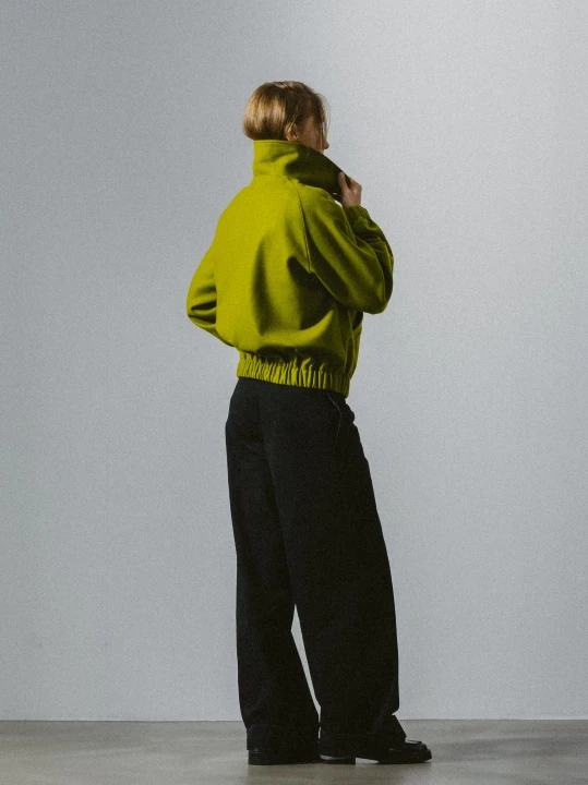 oliwkowa_damska_krotka_kurtka