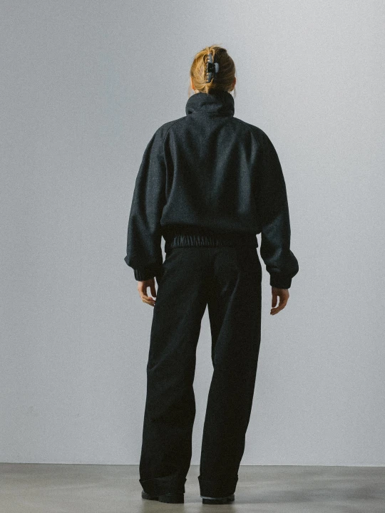 ciemno_szara_krotka_kurtka_damska